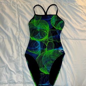 Speedo Endurance+ Women’s Bathing Suit with cool design! Size 6/32